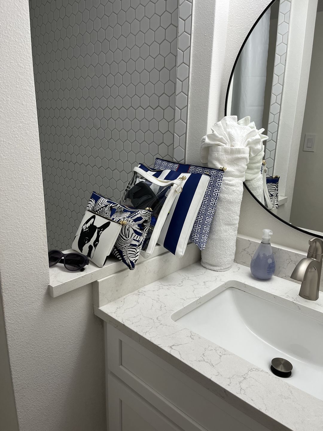 Customer photo review of {O}verly {O}rganized Bag Club