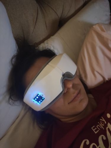 Customer photo review of HexoEyes™ Intelligent Eye Massager