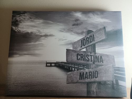 Customer photo review of Lienzo Muelle de Madera con Nombres Personalizados
