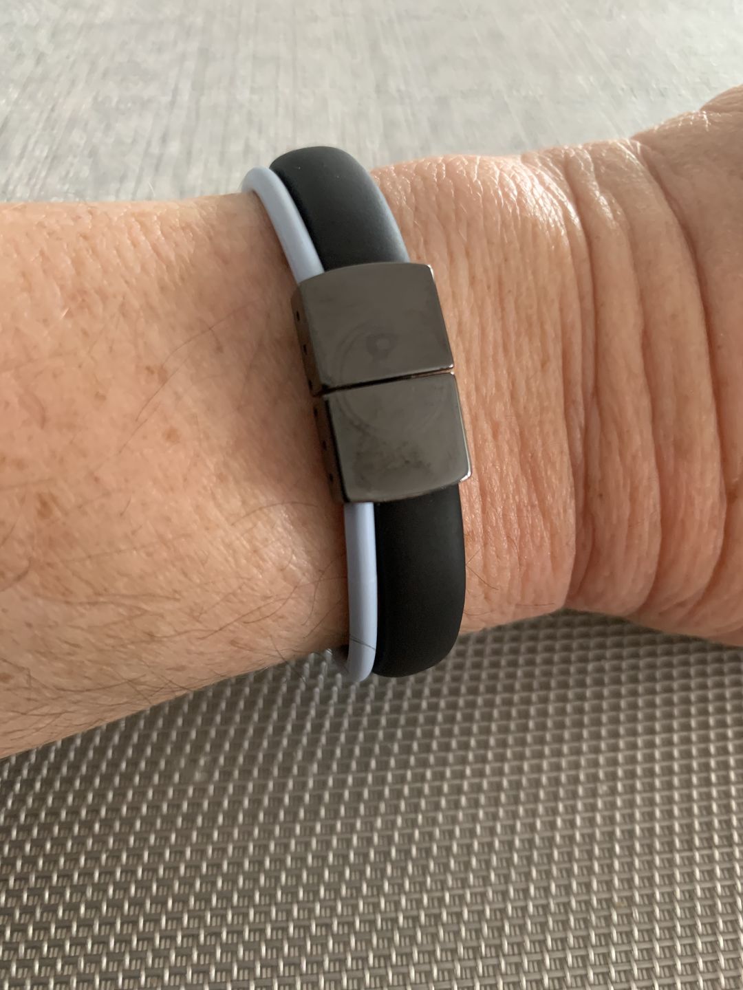 Customer photo review of Limited Edition! Balance Band™ ICE BLUE mit Bernstein