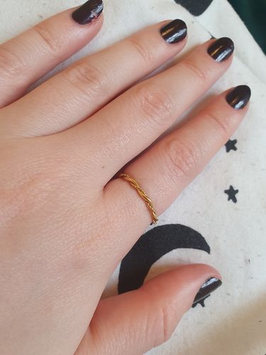 Customer photo review of Gold Twist Ring