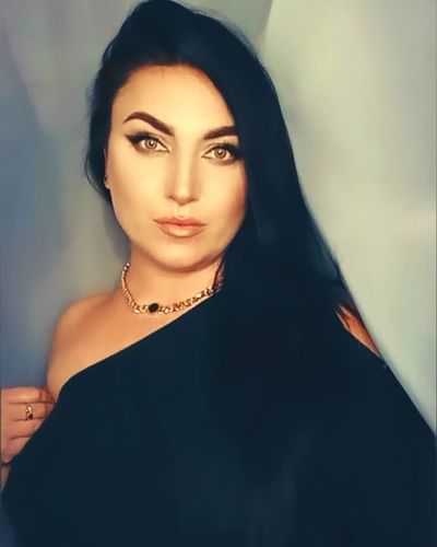 Customer photo review of 18K Gold Roman Numeral Necklace | Bracelet