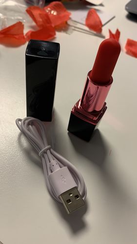 Customer photo review of Vibratore - Rossetto Vibrante