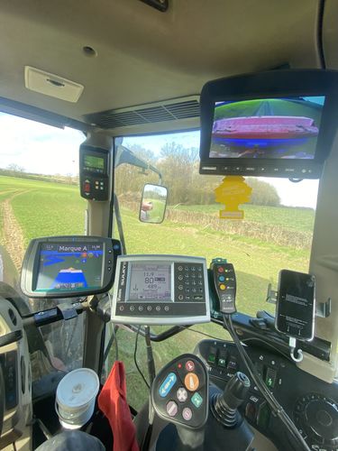 Customer photo review of Gadgetme Handyhalterung mit Wireless Ladefunktion passend für Fendt 15W Fast Wireless