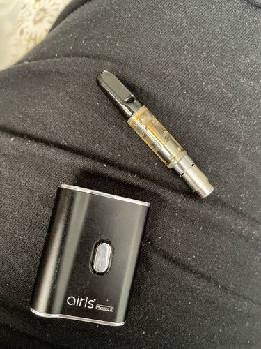 Customer photo review of Bravo Wedding Cake 1g Delta 8 Cartridge