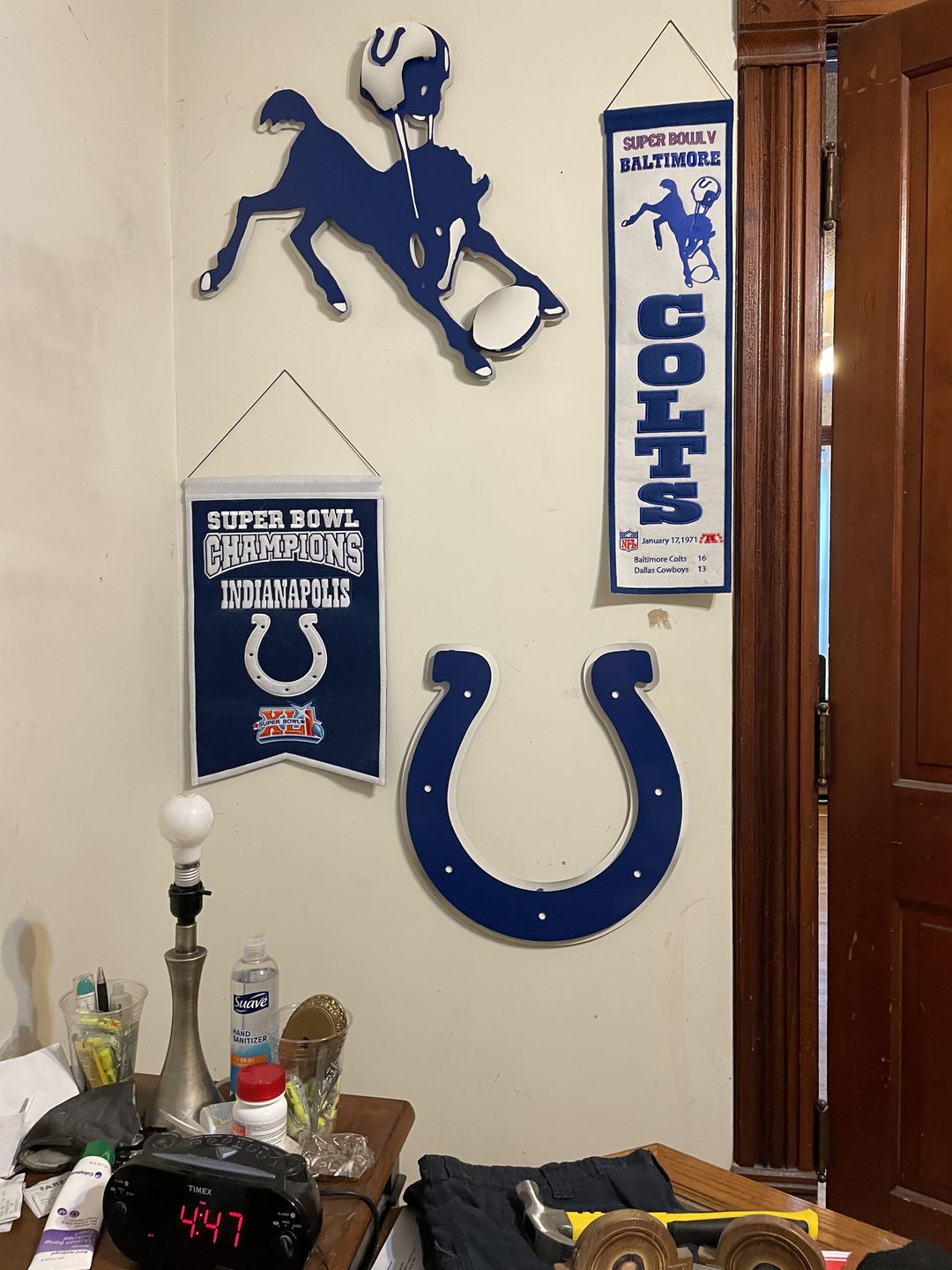 Customer photo review of Indianapolis Colts Horseshoe 3D Vintage Metal Wall Art