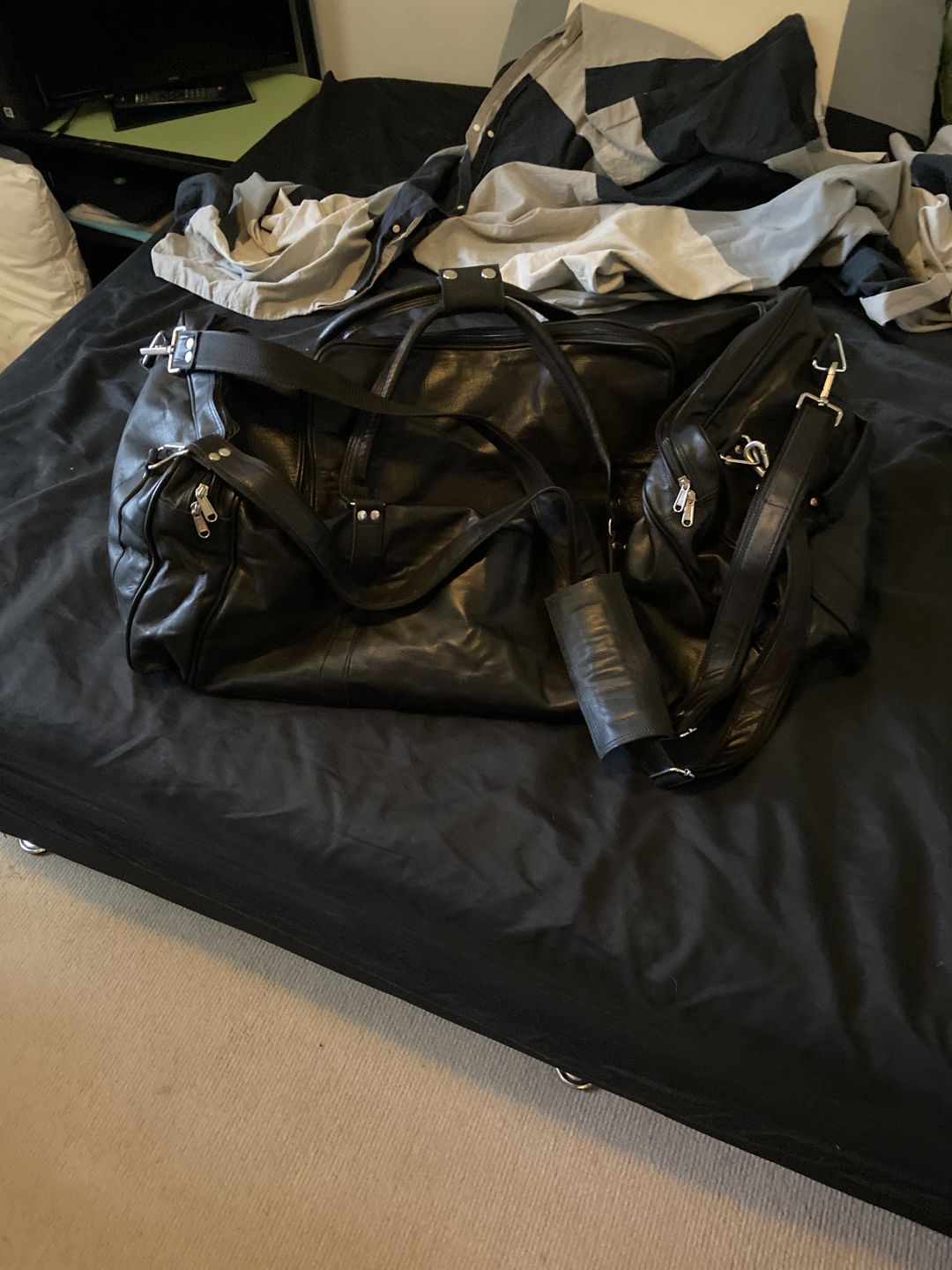 Customer photo review of Genuine Black Leather Traveller Overnight Weekender Duffle Bag