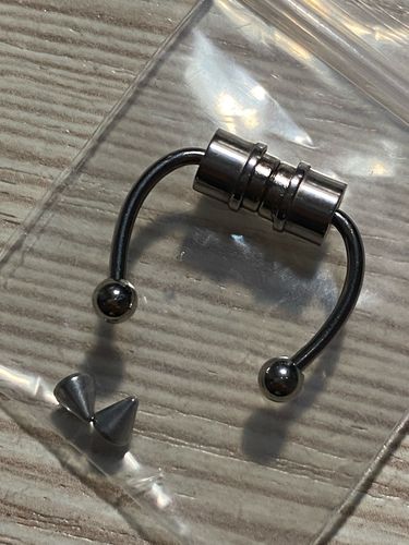 Customer photo review of 1pcs U Shaped Fake Nose Ring Hip Hoop Septum Rock Stainless Steel Magnet Nose Piercing Punk Piercing Body Jewelry