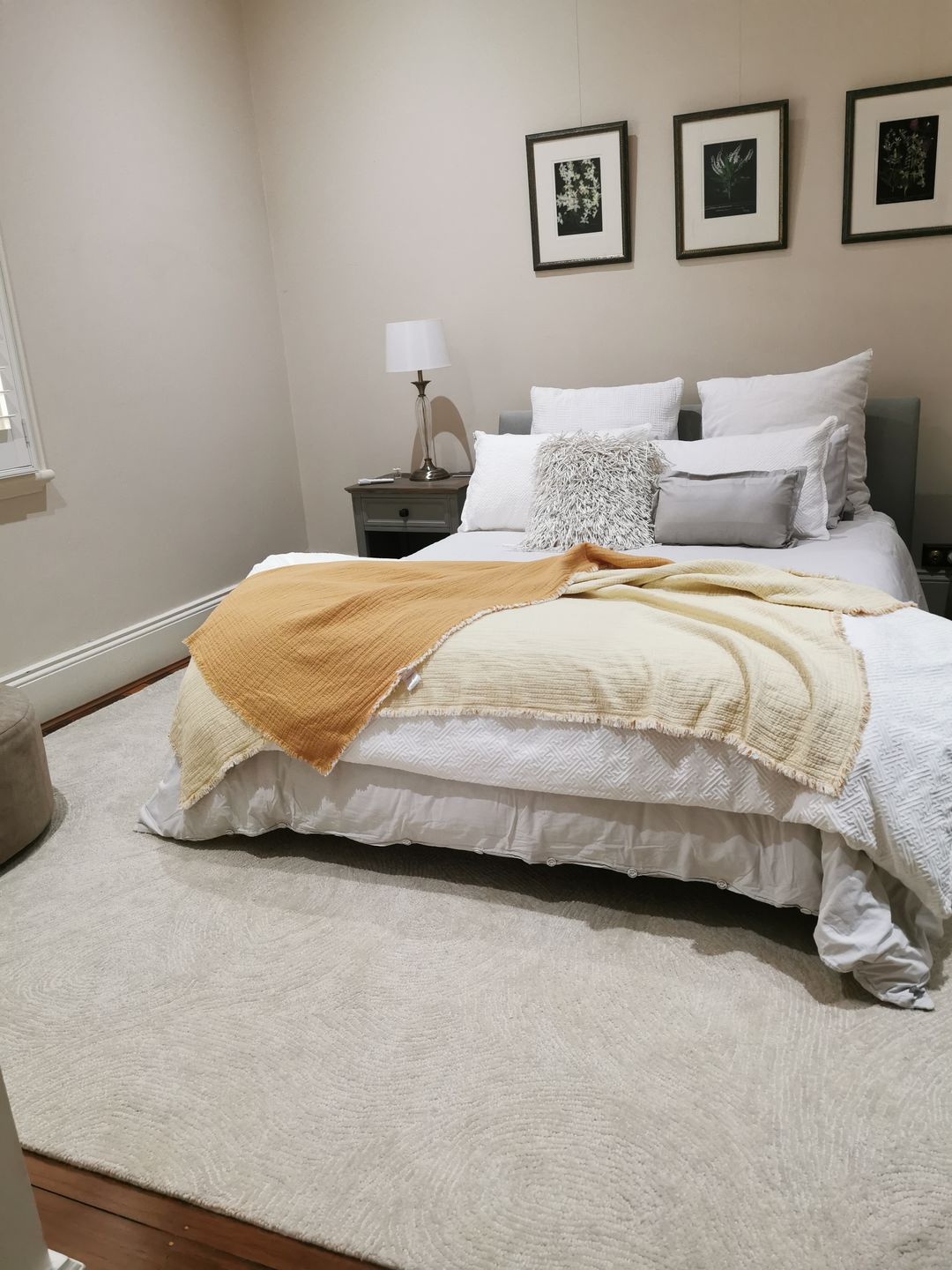 Customer photo review of Loren Almon 01 Ivory Wool Rug