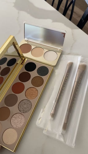 Customer photo review of The Signature Eyeshadow Palette