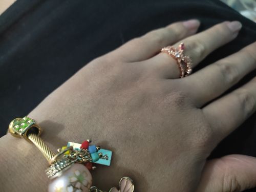 Customer photo review of Pulsera de Flor Dorada