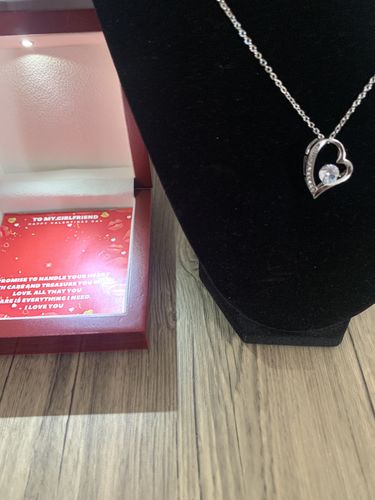 Customer photo review of Para El Amor De Mi Vida | Collar de Amor Infinito