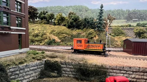 Customer photo review of BLI 6556 Plymouth W-Series 35-Ton Switcher, BNSF #1295, Swoosh Scheme, DC/DCC, HO - Factory Direct Hobbies Exclusive