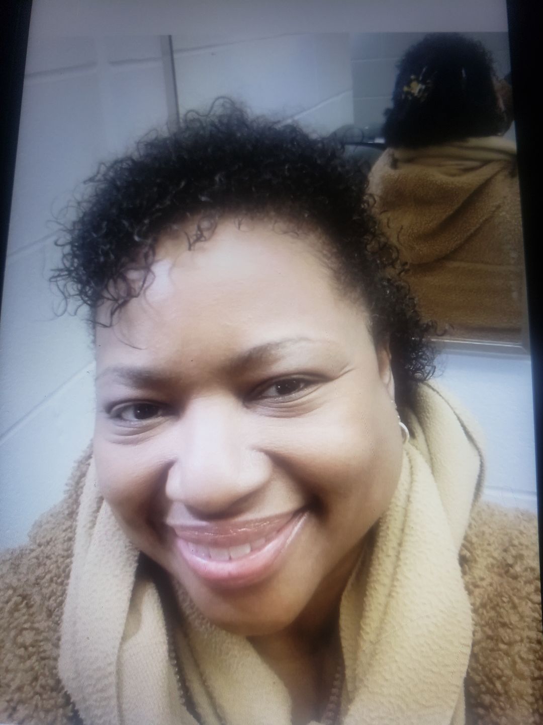 Customer photo review of Curly Hair Moisturizer for Strengthening Hair with Organic Avocado Oil and Organic Castor Oil with Vanilla Berry Fragrance