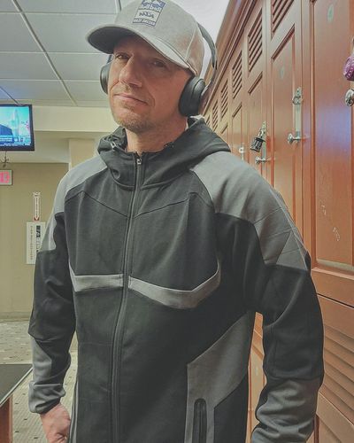 Customer photo review of WAYNE Hoodie v2