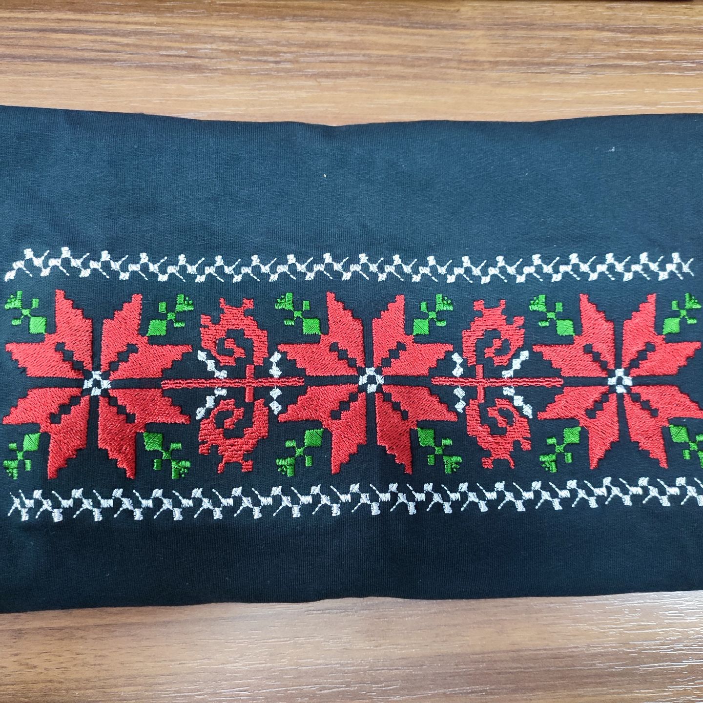 Customer photo review of Дамска тениска бродирана с шевица "Капанска"