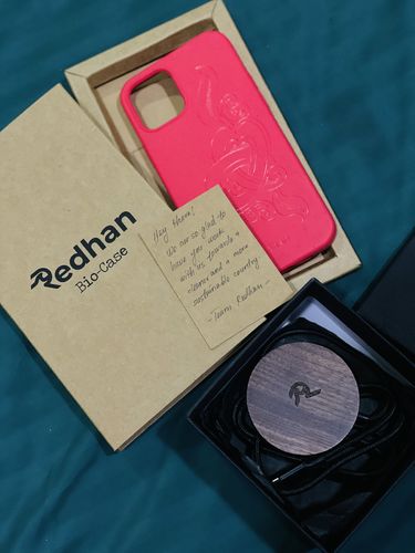 Customer photo review of Wooden MagSafe Fast Wireless Charger