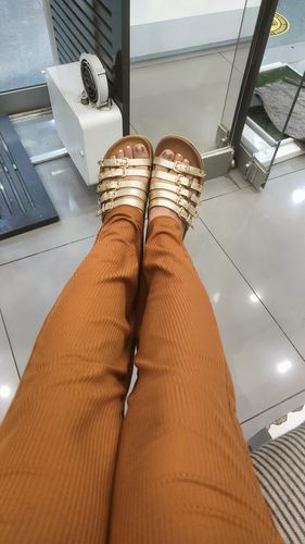 Customer photo review of SANDALIA PLATAFORMA DORADA 25290