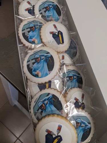 Customer photo review of 12 x 6.35 cm Round Standard Cookie Edible Icing Images