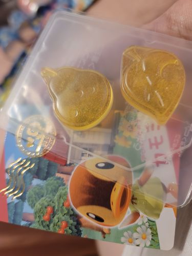 Customer photo review of ANIMAL CROSSING - NEW HORIZONS - COLLECTABLE CARD AND GUMMY CANDY VOL. 1
