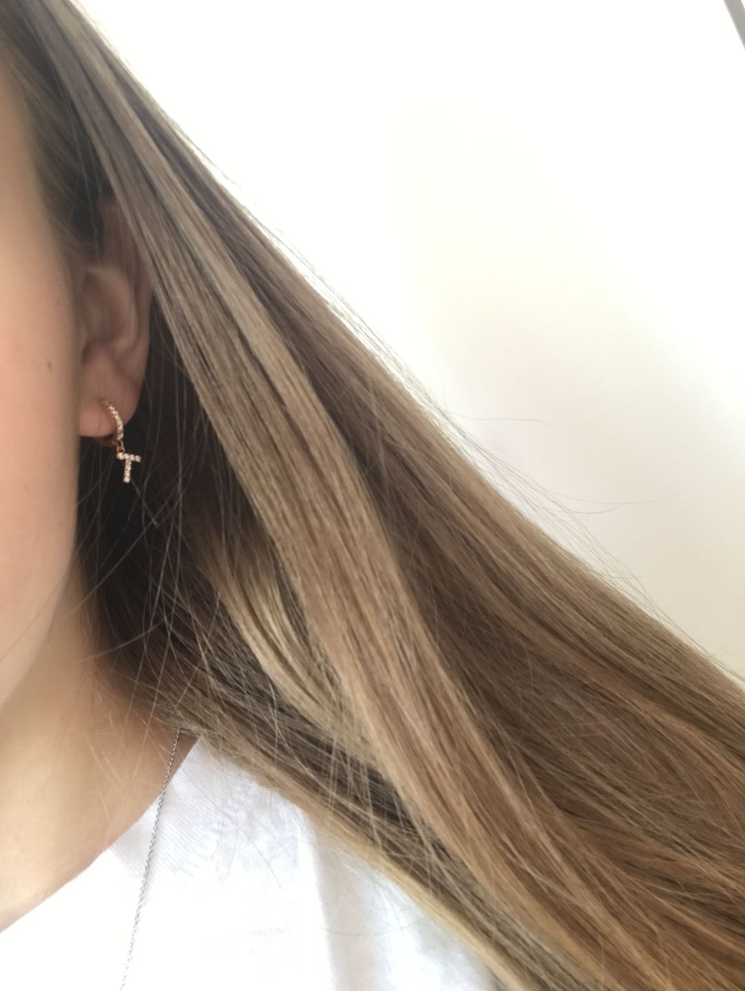 Customer photo review of Letter Ohrringe | 18K vergoldet