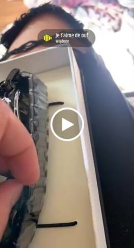 Customer video review of Montre Acier inoxydable - Gravure personnalisée
