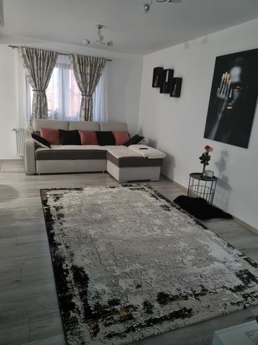 Customer photo review of Covor Imperial Modern Black