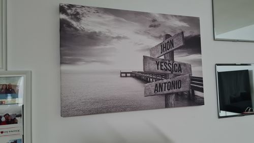 Customer photo review of Lienzo Muelle de Madera con Nombres Personalizados