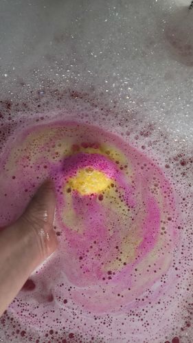 Customer photo review of Snow Fairies Money Bath Bomb
