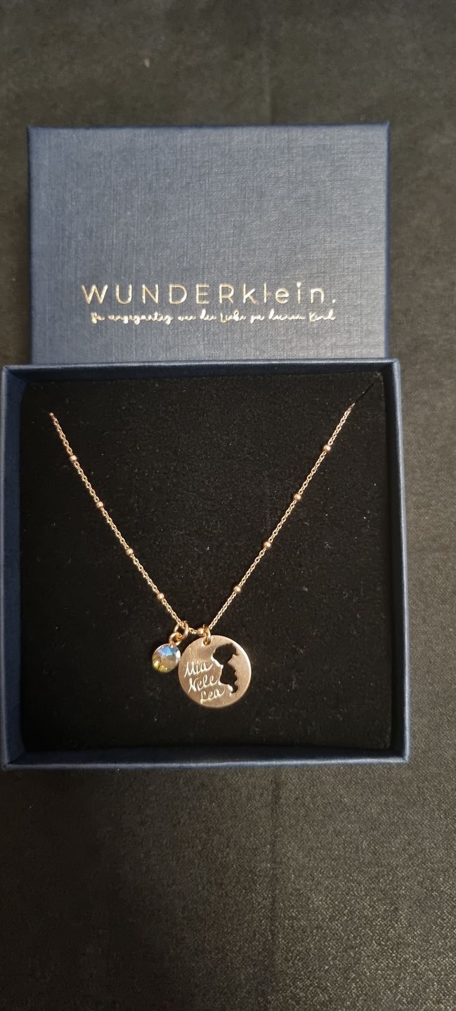 Customer photo review of Halskette mit Geburtsstein und Gravur "Mama"