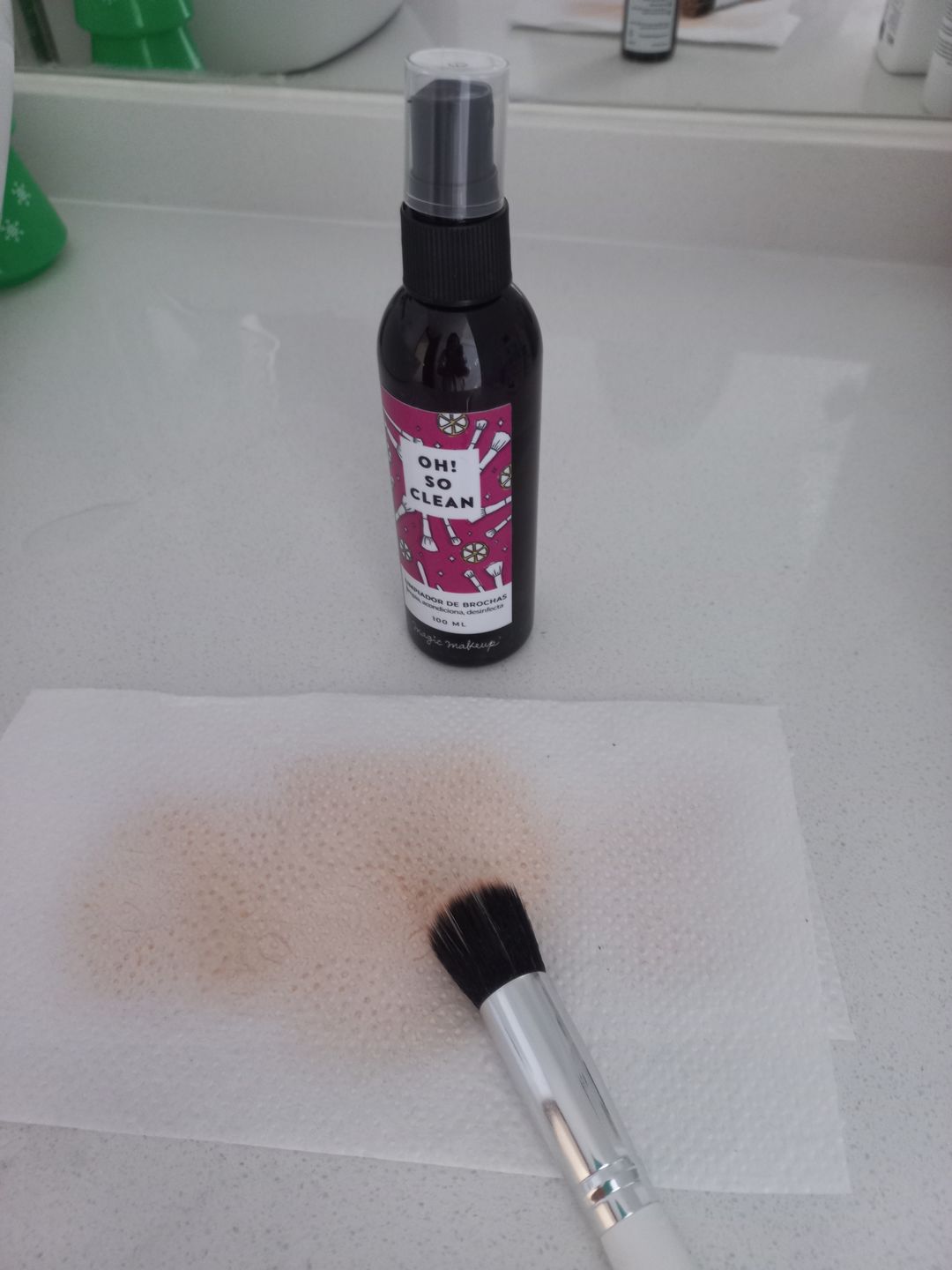 Customer photo review of ✭OH! SO CLEAN✭  limpiador instantáneo de brochas 100ml