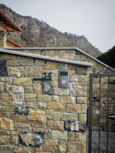 Customer photo review of Numero civico sagomato modello Line 01 Acrilico