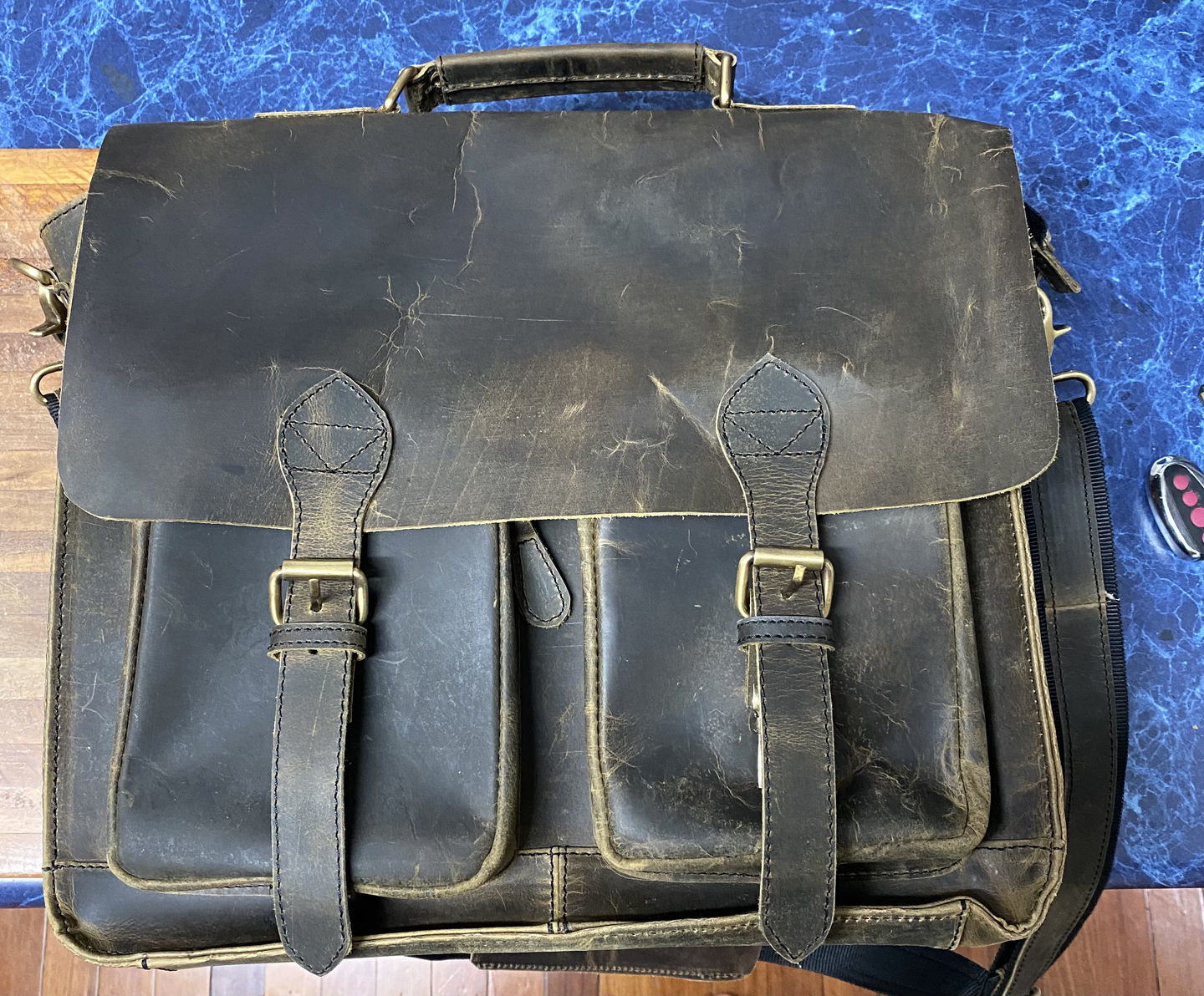 Customer photo review of Retro Buffalo Hunter Leather Laptop Office Messenger Bag
