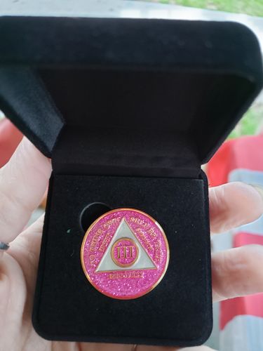 Customer photo review of Recovery Mint 3 Year AA Medallion - Tri-Plate Three Year Chip/Coin - Pink Glitter