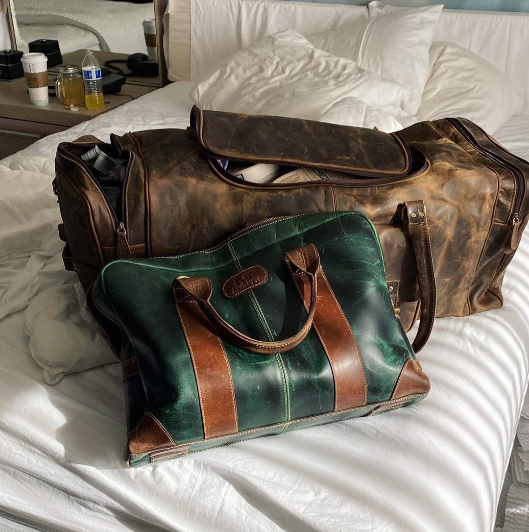 Customer photo review of Jefferson Buffalo Executive Leather Laptop Briefcase