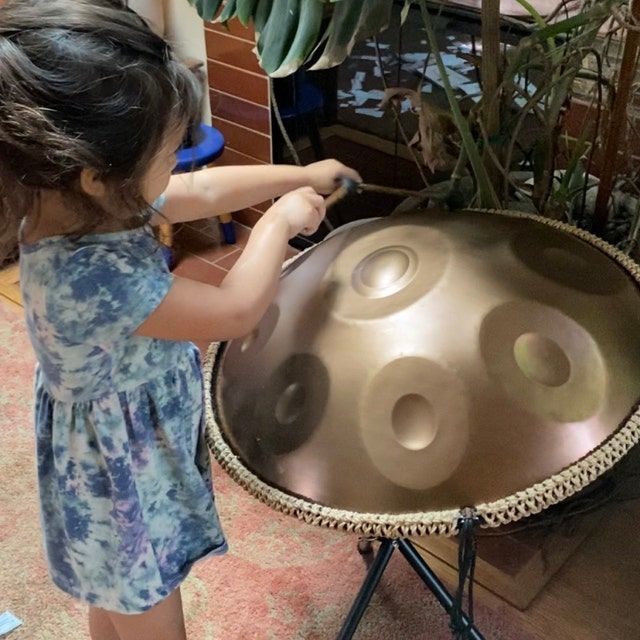 Customer photo review of AS TEMAN Handpan Pure Golden 9 Notes D Minor Scale Handpan drum with gift set