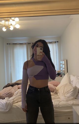 Customer photo review of Colorblock Cut Out Irregular Hem Crop Tee