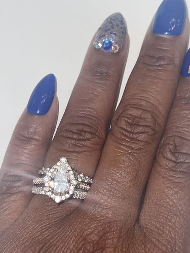 Customer photo review of Louily Elegant Rose Gold 2.2 Carat Halo Pear Cut Bridal Ring Set In Sterling Silver