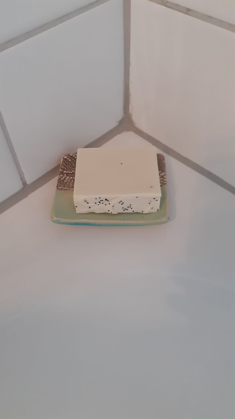 Customer photo review of Grüne Tonerde mit Lavendel- & Teebaumöl (Für normale & Mischhaut)