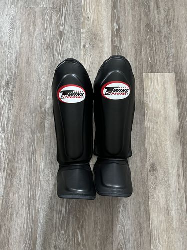 Customer photo review of TWINS SPECIAL CLASSIC SHINGUARDS - SGL10