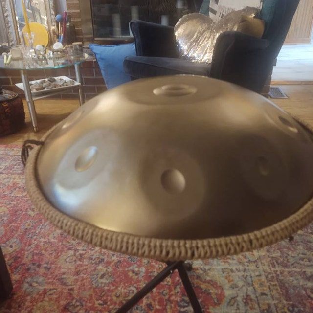 Customer photo review of AS TEMAN Handpan Pure Golden 9 Notes D Minor Scale Handpan drum with gift set