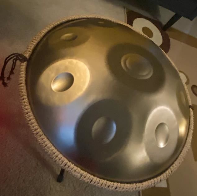 Customer photo review of AS TEMAN Handpan Pure Golden 9 Notes D Minor Scale Handpan drum with gift set