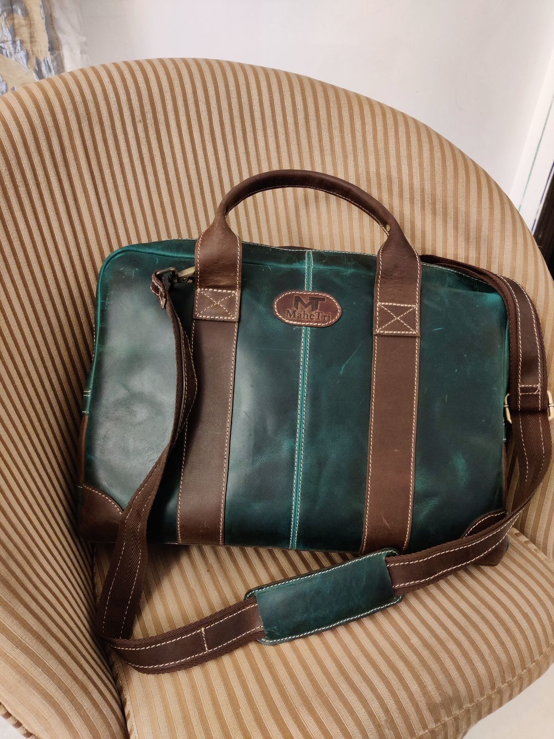 Customer photo review of Jefferson Buffalo Executive Leather Laptop Briefcase