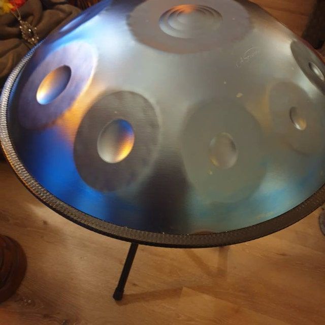 Customer photo review of AS TEMAN Handpan Ice Age 10 Notes D Minor Scale Blue handpan drum with gift set