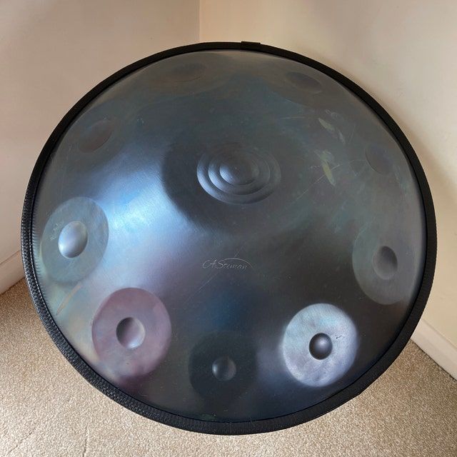 Customer photo review of AS TEMAN Handpan Ice Age 10 Notes D Minor Scale Blue handpan drum with gift set