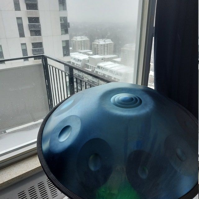 Customer photo review of AS TEMAN Handpan Ice Age 10 Notes D Minor Scale Blue handpan drum with gift set