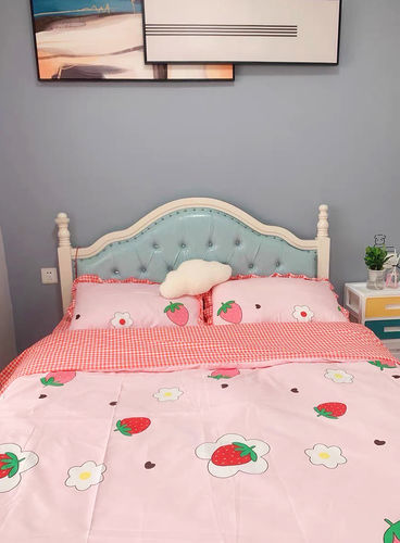 Customer photo review of Strawberry Aesthetic Bedding Set 🍓