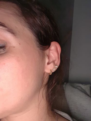 Customer photo review of Clear Ohrstecker