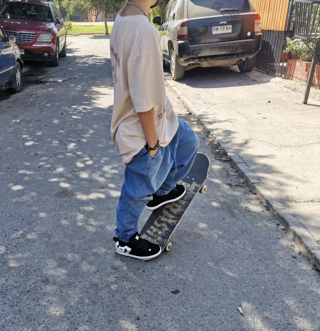 Customer photo review of Zapatilla DC Court Graffik Hombre Negro