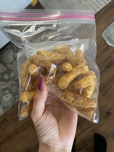Customer photo review of TGI Fridays Mozzarella Sticks Baked Snacks 3.5oz (99g)